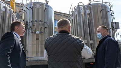 До Харкова прибули чотири кисневі ємності: де їх встановлять До Харкова прибули чотири кисневі ємності: де їх встановлять