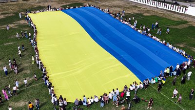 У Здолбунові втретє розгорнули національний стяг площею 1350 квадратних метрів