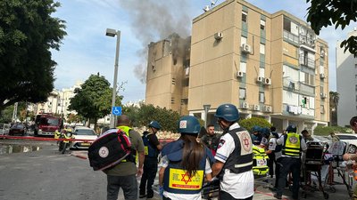 Наслідки ракетного удару по Тель-Авіву, Ізраїль, 27 жовтня 2023 рік