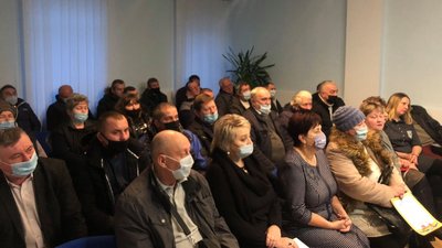 У Рівному влада подякувала комунальникам, які ховають померлих від COVID-19 У Рівному влада подякувала комунальникам, які ховають померлих від COVID-19