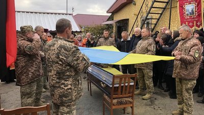 На Тернопільщині попрощалися із військовим Ярославом Демковим