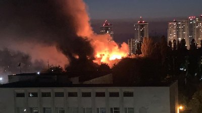 У Броварах загорівся п’ятиповерховий житловий будинок, людей евакуювали У Броварах загорівся п’ятиповерховий житловий будинок, людей евакуювали