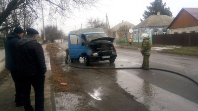 У Синельниковому надзвичайники загасили пожежу у вантажному автомобілі
