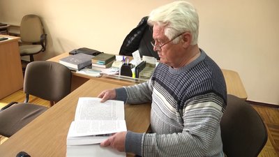 У Житомирі вийшов з друку перший екземпляр книги Василя Врублевського "Мельпомена на Пушкінській" У Житомирі вийшов з друку перший екземпляр книги Василя Врублевського "Мельпомена на Пушкінській"