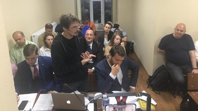 Намет «Все для перемоги» залишається на майдані Свободи. Суд відмовив мерії Намет «Все для перемоги» залишається на майдані Свободи. Суд відмовив мерії