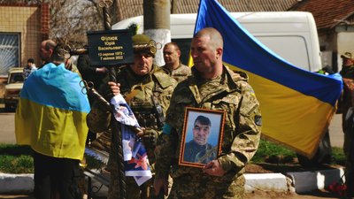 "Ми молили Бога до останнього": на Одещині простилися із загиблими військовослужбовцями "Ми молили Бога до останнього": на Одещині простилися із загиблими військовослужбовцями
