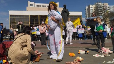 У Луцьку відбулась акція на підтримку людей, які нині перебувають у заблокованому Маріуполі