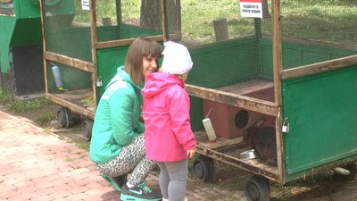 Хмельничанка Тетяна разом із донькою з нетерпінням чекали на послаблення карантину, адже полюбляють відвідувати зоокуточок Хмельничанка Тетяна разом із донькою з нетерпінням чекали на послаблення карантину, адже полюбляють відвідувати зоокуточок
