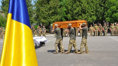 На Тернопільщині попрощалися з військовослужбовцем Русланом Романцем