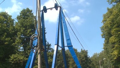 В парку встановили опорну металоконструкцію майбутнього "Колеса огляду". Фото: Суспільне Поділля. В парку встановили опорну металоконструкцію майбутнього "Колеса огляду". Фото: Суспільне Поділля.