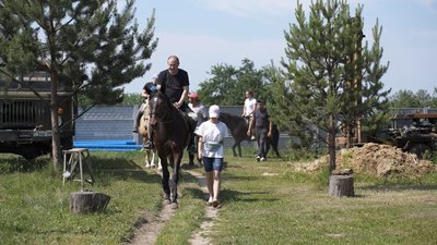 Реабілітація для військових на конях