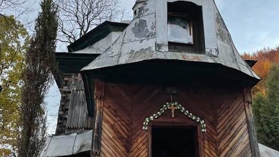 Вхід до церкви святої Трійці Вхід до церкви святої Трійці