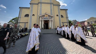 У Мукачеві попрощалися із загиблим на війні Павлом Поповичем