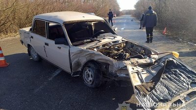 На Хмельниччині у ДТП зіткнулись дві автівки На Хмельниччині у ДТП зіткнулись дві автівки
