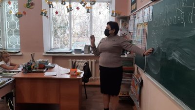 Херсонські школи, де вчителі не вакциновані 100%, відновили навчання частково Херсонські школи, де вчителі не вакциновані 100%, відновили навчання частково