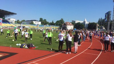 Більше тисячі школярів Житомирщини взяли участь у всеукраїнській акції "Рух – це життя" Більше тисячі школярів Житомирщини взяли участь у всеукраїнській акції "Рух – це життя"