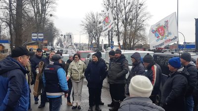 У Вінниці пройшла автоколона на підтримку законопроєкту для ФОПів У Вінниці пройшла автоколона на підтримку законопроєкту для ФОПів