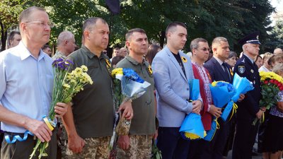 У Дніпрі вшанували пам’ять загиблих захисників України – фоторепортаж У Дніпрі вшанували пам’ять загиблих захисників України – фоторепортаж