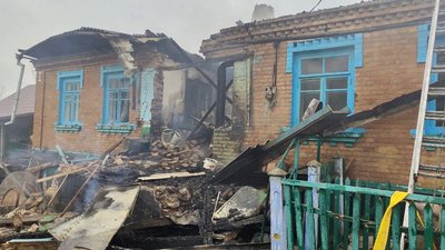 Зруйнований дах й стіна: наслідки обстрілів на Хмельниччині 15 лютого Зруйнований дах й стіна: наслідки обстрілів на Хмельниччині 15 лютого