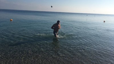 Водохреще в Одесі: містяни занурювалися у море за температури +4 Водохреще в Одесі: містяни занурювалися у море за температури +4