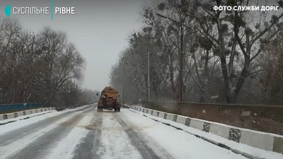 Рівненщина під снігом: шляховики розповіли про ситуацію на дорогах Рівненщина під снігом: шляховики розповіли про ситуацію на дорогах