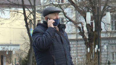 Кабмін заборонив перебувати без масок на вулицях. Що кажуть франківці Кабмін заборонив перебувати без масок на вулицях. Що кажуть франківці