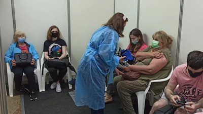 ВООЗ рекомендувала робити додаткове щеплення проти COVID-19 людям з ослабленим імунітетом