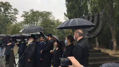 У Києві вшанували пам'ять жертв Бабиного Яру У Києві вшанували пам'ять жертв Бабиного Яру