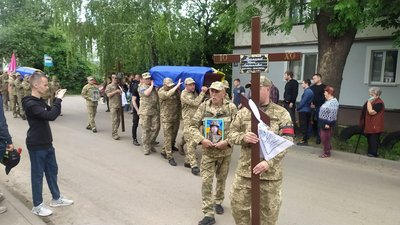 "Загинули в один день". У Сумах попрощалися із бойовими побратимами Анатолієм Антоновим та Юрієм Пономарьовим "Загинули в один день". У Сумах попрощалися із бойовими побратимами Анатолієм Антоновим та Юрієм Пономарьовим