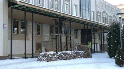 Співвласник будівлі прокоментував натяки "ЄС" щодо розбитої вітрини офісу в Рівному