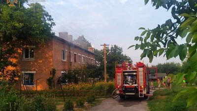 На Полтавщині горіла квартира: власниця отримала опіки, шістьох людей евакуювали На Полтавщині горіла квартира: власниця отримала опіки, шістьох людей евакуювали