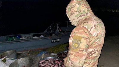На Черкащині двоє чоловіків незаконно зловили майже дві тисячі рибин