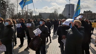 У Миколаєві підприємці вийшли на мітинг проти карантинних обмежень У Миколаєві підприємці вийшли на мітинг проти карантинних обмежень