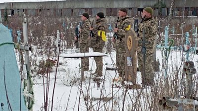 Потрапив під ворожий обстріл: на Чернігівщині поховали бійця, який загинув на Донеччині Потрапив під ворожий обстріл: на Чернігівщині поховали бійця, який загинув на Донеччині