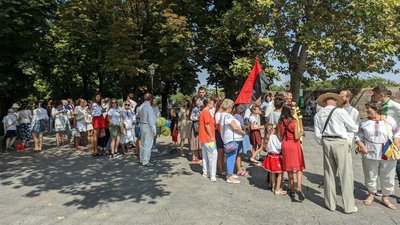 В Одесі люди з різних областей та держав вишикувалися у "Вишиванковий ланцюг" В Одесі люди з різних областей та держав вишикувалися у "Вишиванковий ланцюг"