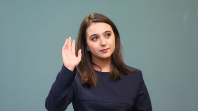 Кредит, машина та п'ять рахунків в банках. Мендель подала декларацію за 2020 рік