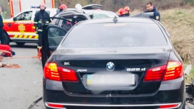 На Івано-Франківщині зіткнулися два легковики. Загинули двоє дорослих і дитина На Івано-Франківщині зіткнулися два легковики. Загинули двоє дорослих і дитина
