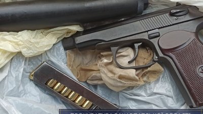 Працівника НПП «Синевир» затримали через підозру в незаконному збуті зброї Працівника НПП «Синевир» затримали через підозру в незаконному збуті зброї