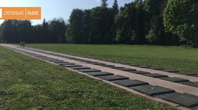 9 травня у Львові: до меморіалів несуть квіти 9 травня у Львові: до меморіалів несуть квіти