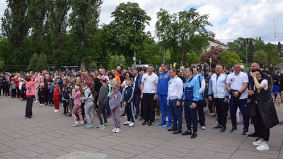 Під час благодійного забігу в Луцьку зібрали 70 тисяч гривень Під час благодійного забігу в Луцьку зібрали 70 тисяч гривень
