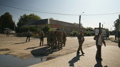 У Сумах поховали бійця Володимира Попова У Сумах поховали бійця Володимира Попова