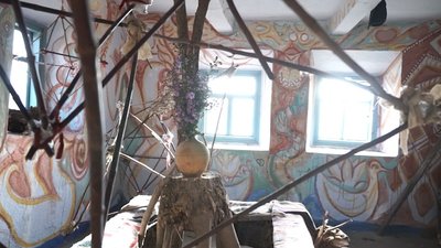 На Вінниччині родина каменотесів перетворює занедбані сільські хати на музеї