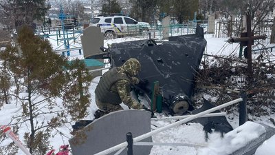 В Олександрівці на Кіровоградщині російський дрон впав на кладовище – Суспільне