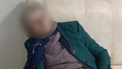 Заблукала між гаражами: у Тернополі патрульні допомогли пенсіонерці повернутися додому
