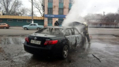 У Дніпрі чоловік отримав опіки намагаючись загасити власний автомобіль У Дніпрі чоловік отримав опіки намагаючись загасити власний автомобіль