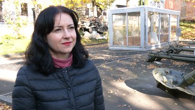 За склом: у Рівному на подвір'ї музею готують "Вуличну експозицію" За склом: у Рівному на подвір'ї музею готують "Вуличну експозицію"