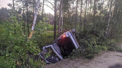 На Рівненщині авто з п'яним водієм злетіло з дороги: двоє загиблих, троє травмованих