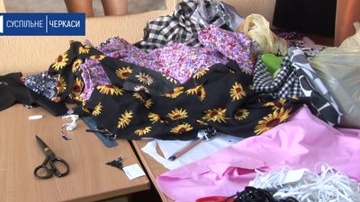 Скульптури Черкаського художнього музею одягли маски Скульптури Черкаського художнього музею одягли маски