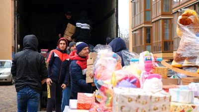"Зібрали більше, ніж планували": у Балаклію з Вінниці відправили гумвантаж "Зібрали більше, ніж планували": у Балаклію з Вінниці відправили гумвантаж