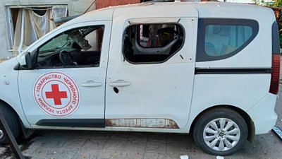 Червоний Хрест, обстріли, Новомиколаївка, службове авто, медики, армія РФ, удар КАБами